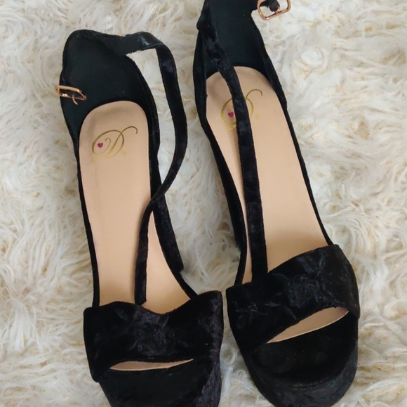 💥SHOES 💥 - Picture 2 of 3